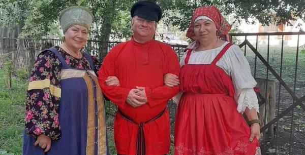 В Кинель-Черкассах демонстрируют коллекцию русских народных костюмов 