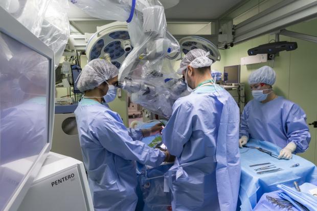 Сибирские хирурги удалили опухоль пациенту из Германии