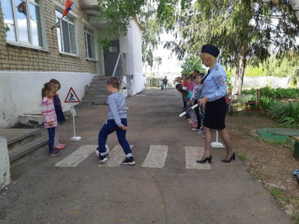 В Самарской области дошкольникам рассказали правила ПДД