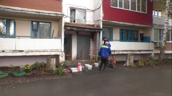 В селе Кинель-Черкассы обновили входную группу многоквартирного дома