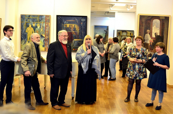 Разница поколений: в Самаре открылась выставка "Живая линия"