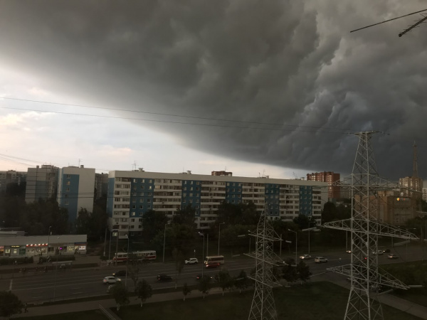 На Самарскую область 2 июля обрушатся ураганный ветер и град