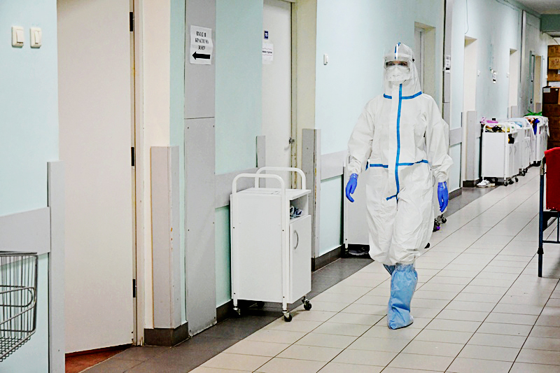В ковидных госпиталях Самарской области стало наполовину меньше пациентов с коронавирусом