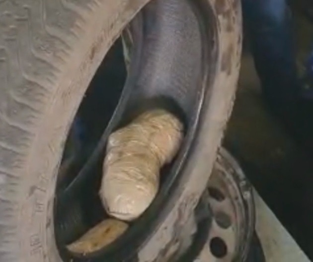 В шиномонтажной мастерской Самары в колесе легковушки нашли 2 кг героина
