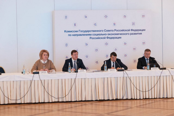 Дмитрий Азаров: "Сегодня с обновленной силой должны звучать темы патриотизма, гражданственности, единства многонационального народа России"