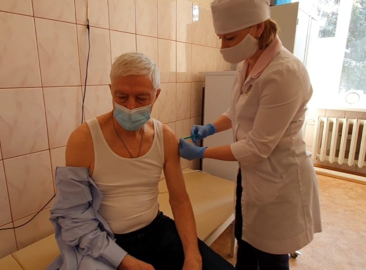 В Самарской области прививку от коронавируса сделали 100 тысяч человек