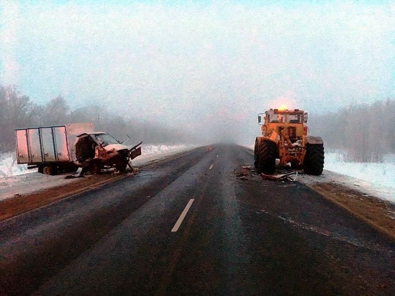 В Волжском районе 25-летний водитель пострадал в ДТП с трактором