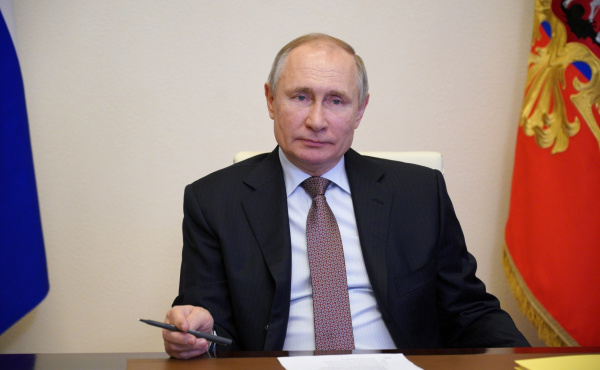 Владимир Путин присвоил семи россиянкам звание "Мать-героиня"