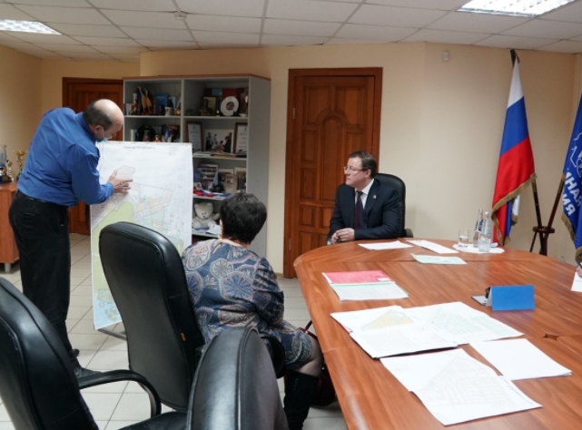 Дмитрий Азаров и жители тольяттинского микрорайона Северный обсудили развитие территории