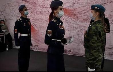 На площади Куйбышева продолжает работу выставка “Внутри истории”