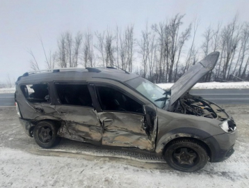 В Самарской области женщина-водитель протаранила две машины на встречке и чудом не погибла