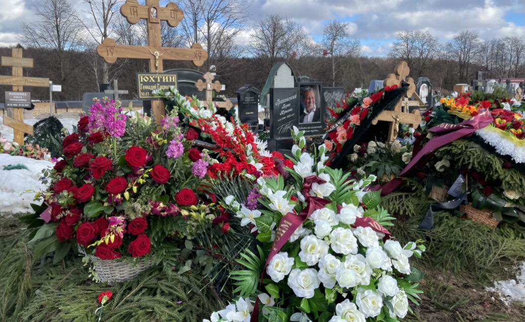Могила карцева на троекуровском кладбище фото