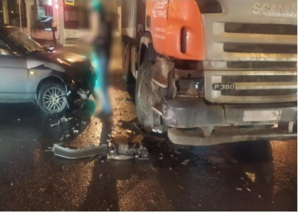 Двое детей пострадали в ДТП с грузовиком в центре Самары