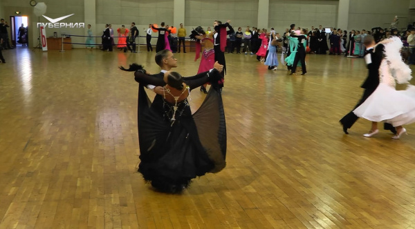 Величественная осанка и тысячи страз: в Самаре прошли чемпионат и первенства области по спортивным танцам