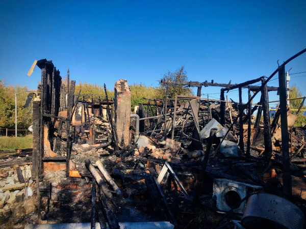 В Безенчукском районе вспыхнул частный дом на 80 "квадратах"