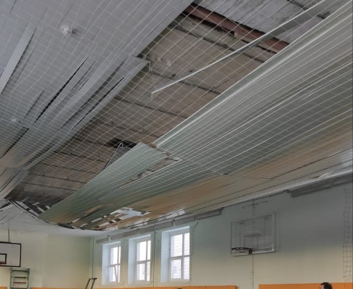 Прокуратура проводит проверку из-за обвалившегося потолка в тольяттинском лицее
