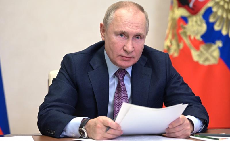 Владимир Путин: семьям военных, погибших на Украине, выплатят более 7 млн рублей