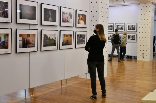 В "Новом пространстве" открылась выставка "Самарский взгляд" (16+)