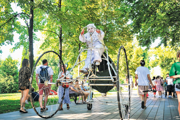 Театры выйдут на аллеи: гид по участникам "Пластилинового дождя"