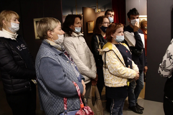 Представители "Инклюзивного ресурсного центра" побывали на выставке Никаса Сафронова