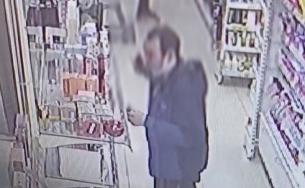 В Самарской области вора нашли по отпечаткам на флаконе с парфюмом