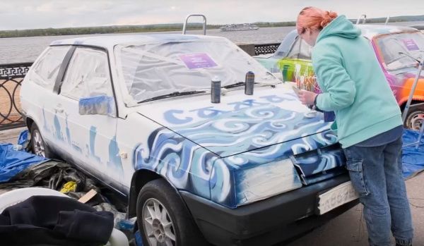 Студвесна продолжается: уличные художники поработали над дизайном автомобилей