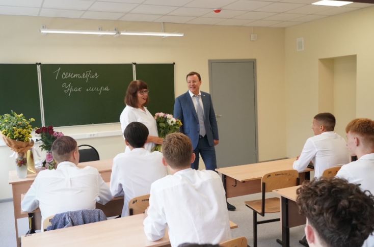 Дмитрий Азаров — студентам строительно-энергетического колледжа: "Ваш успех – это успех Самарской области и нашей страны"