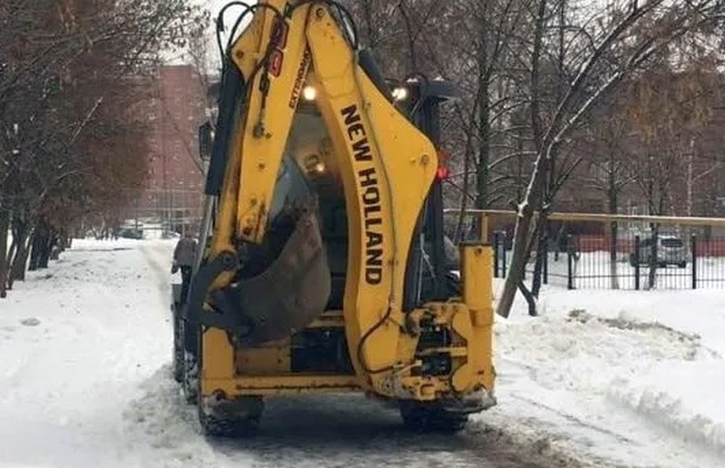 Опилка деревьев и уборка снега: самозанятый из Кинельского района заключил соцконтракт 