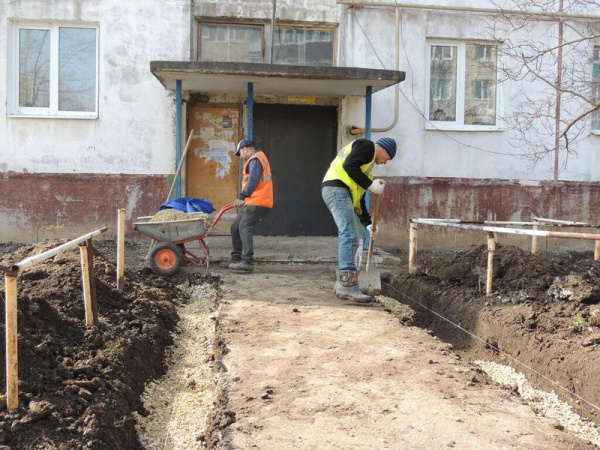 В Безенчуке началось благоустройство придомовых территорий 