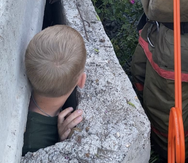 В Самарской области 26 мая 8-летний мальчик застрял в бетонных плитах