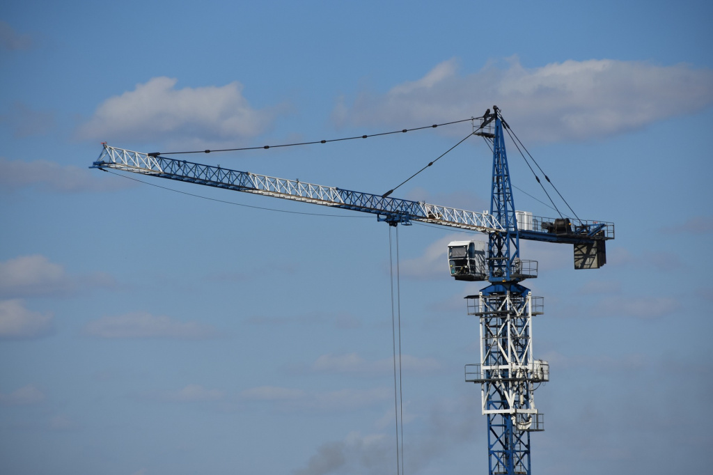 crane-4116733_1920.jpg