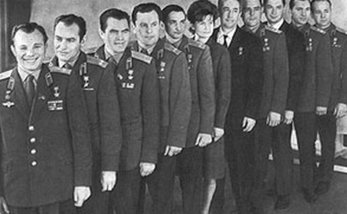 Гагарин в отряде Космонавтов. Отряд первый отряд Космонавтов. Первый отряд Космонавтов 1960.