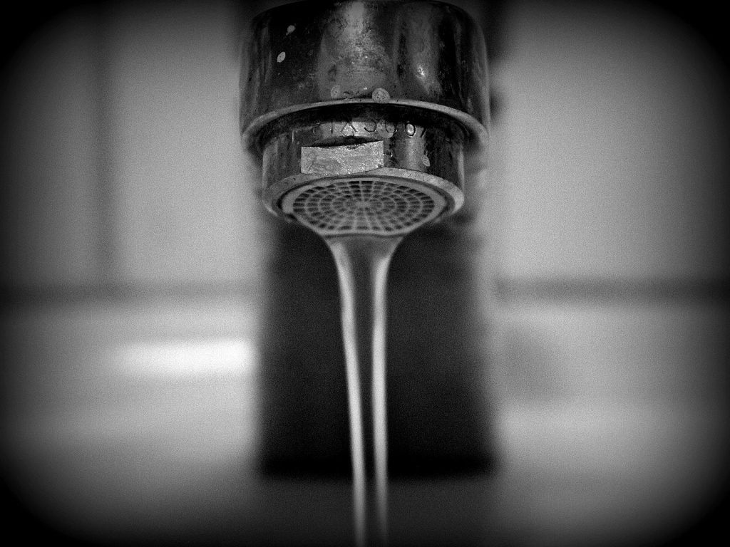 faucet-686958_1920.jpg