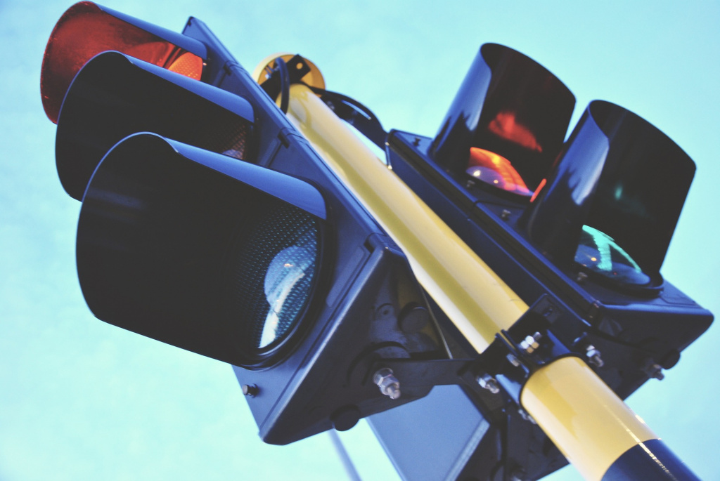 traffic-light-1360645_1920.jpg