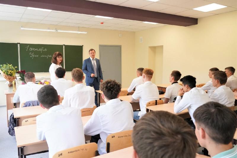 "Создаем возможности для раскрытия талантов": Дмитрий Азаров пообщался со студентами строительно-энергетического колледжа