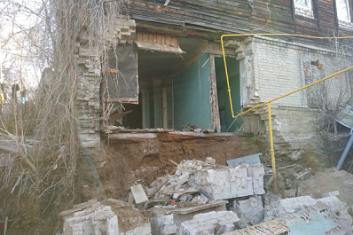 В Самаре 14 апреля обрушилась стена старинного дома на ул. Садовой