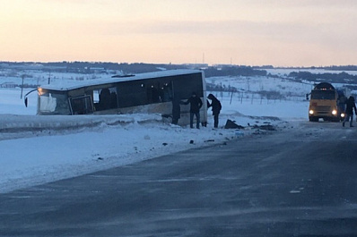 Под Самарой столкнулись автобус и легковушки, пострадали 6 человек