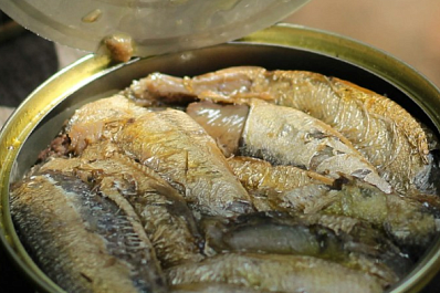 Шпроты с ботулизмом снова нашли на полках магазинов