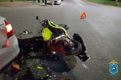 Не уступил дорогу: в Жигулевске мужчина на Skoda врезался в мотоциклиста