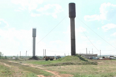 В Новом Кутулуке установили новую водонапорную башню