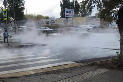 В Самаре дорогу на Панова затопило горячей водой