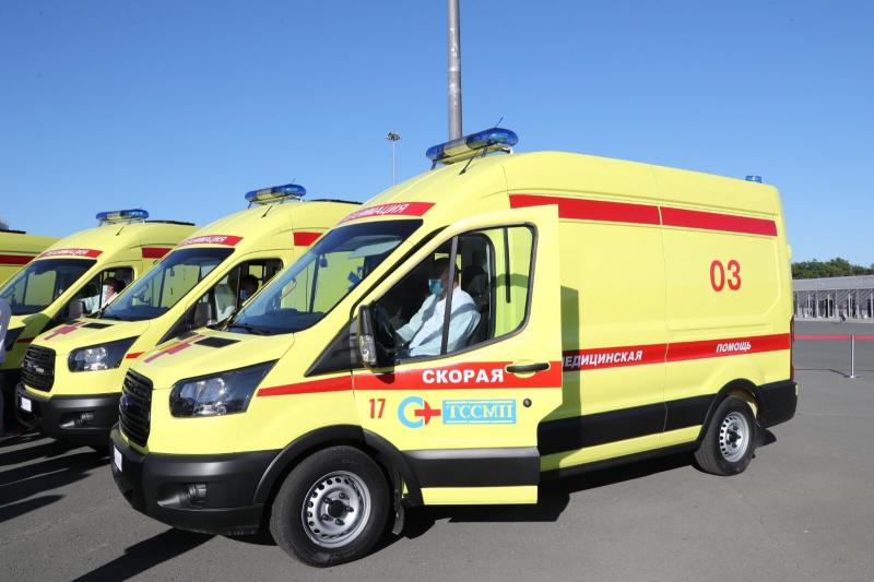 Губернатор Дмитрий Азаров передал службам скорой помощи региона ключи от новых реанимобилей