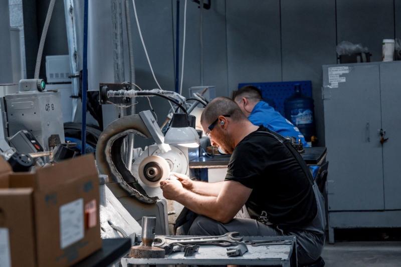 Жители страны рассказали, считают ли профессию инженера престижной и сложной