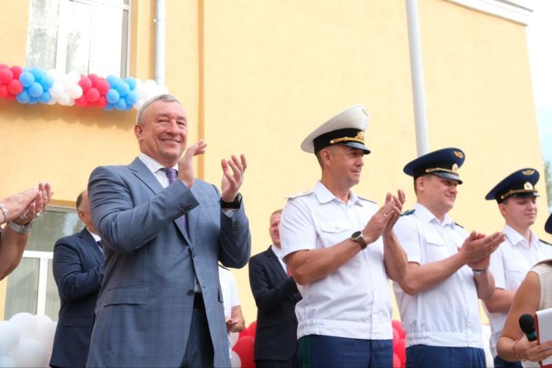 Проводили в школу: Александр Фетисов поздравил детей с Днем знаний