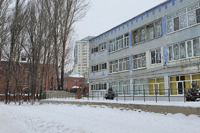 В Самаре и Кинеле из школ эвакуировали учащихся из-за сообщений о минировании: хроника событий