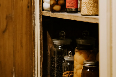 В Сызрани жильцы дома массово обустроили и дружно снесли незаконные кладовки