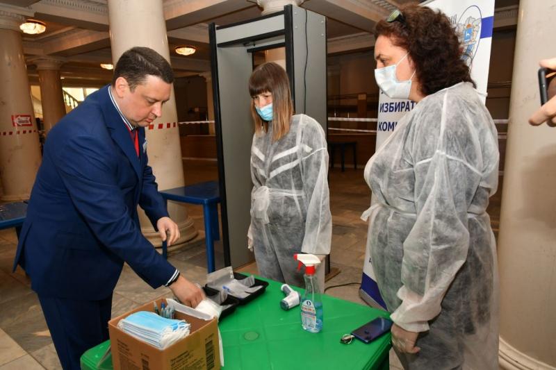 Глава регионального избиркома проголосовал по поправкам в Конституцию РФ