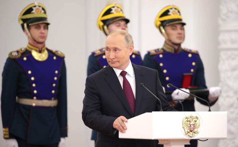 Владимир Путин поздравил жителей страны с Днём России