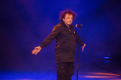 Очевидцы: солист рок-группы "Агата Кристи" спел в Ульяновске пьяным