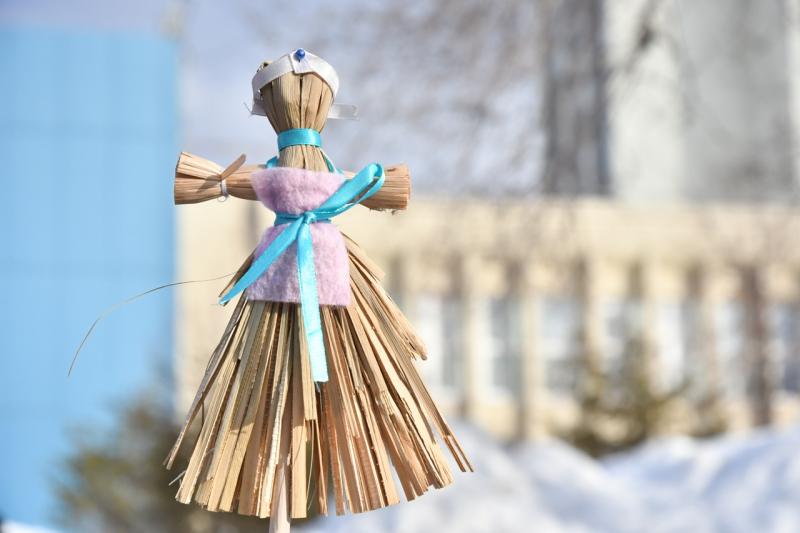 В Самаре в Загородном парке зиму проводят народными забавами